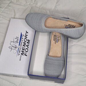 NIB New Women's Life Stride Velocity size 7